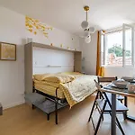 Golden - View & Provencal Charm 尼姆