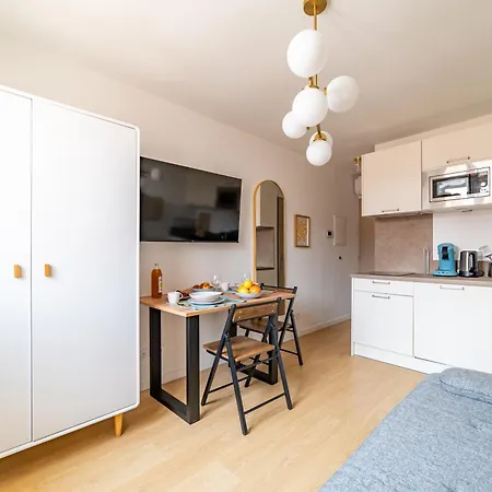 Golden - View & Provencal Charm Nimes