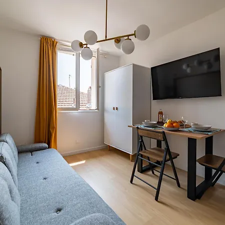 Golden - View & Provencal Charm