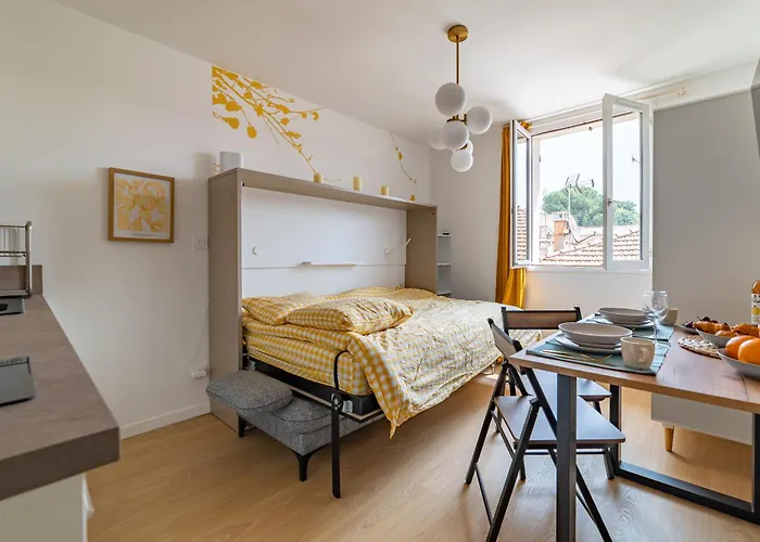 Golden - View & Provencal Charm Nîmes